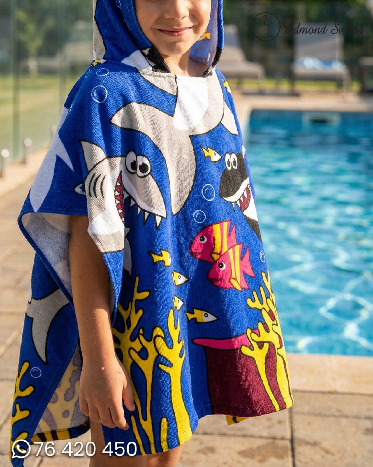 Poncho printed grey shark