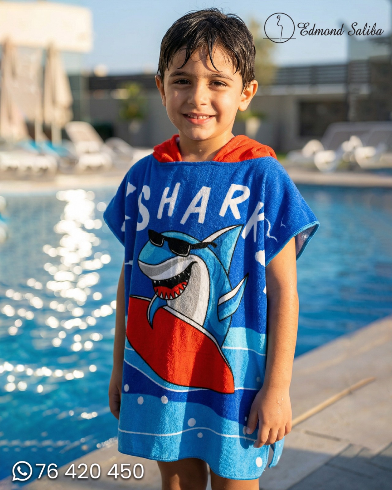 Poncho printed shark