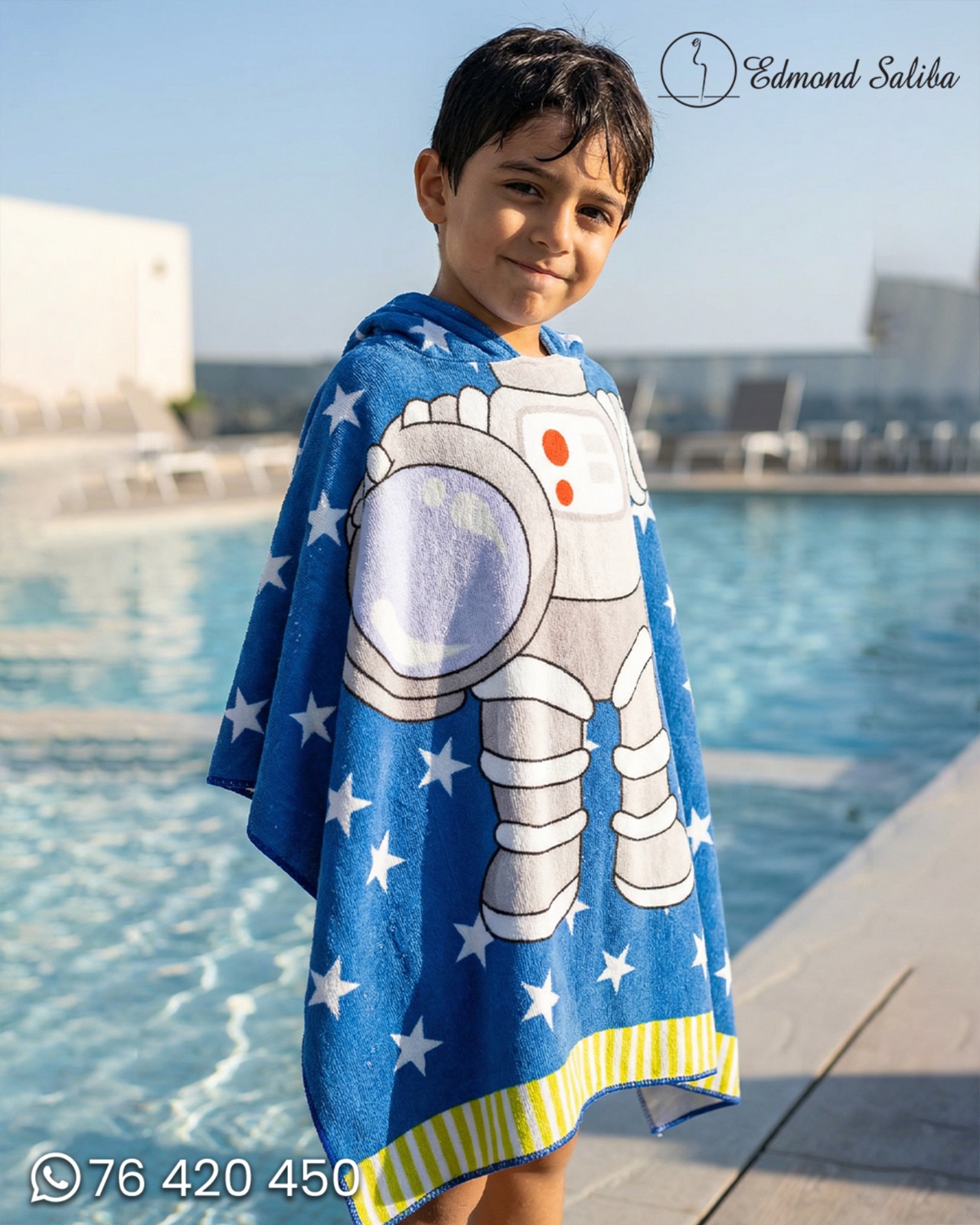 Poncho printed astronaut